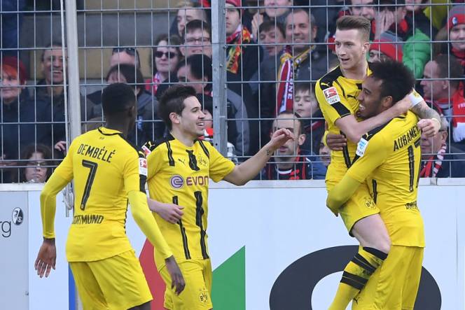 Video bàn thắng: Dortmund 3-1 Frankfurt (Vòng 29 Bundesliga)