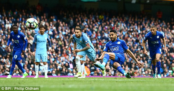 VIDEO: Leicester City bị tước bàn thắng phạt đền