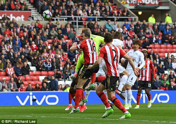 VIDEO: Llorente mở tỷ số cho Swansea City ngay phút thứ 9