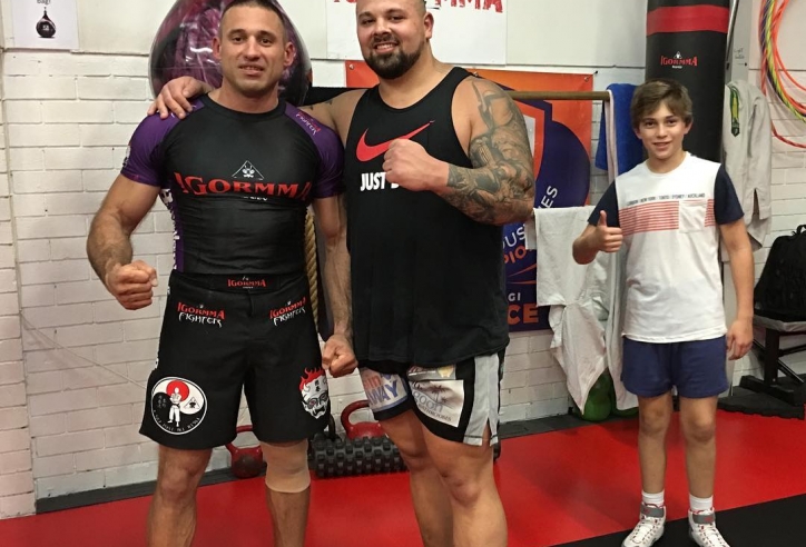 VIDEO: Khi người đàn ông khỏe nhất nước Úc ... đánh MMA