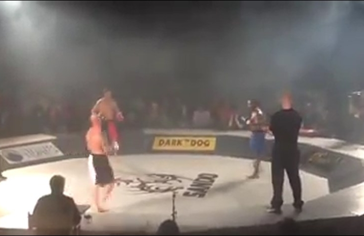 VIDEO: Lạ lùng thể thức MMA ... 3 người đánh lẫn nhau