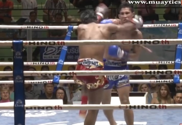 VIDEO Tổng hợp những pha knockout bằng cùi chỏ trong Muay Thái