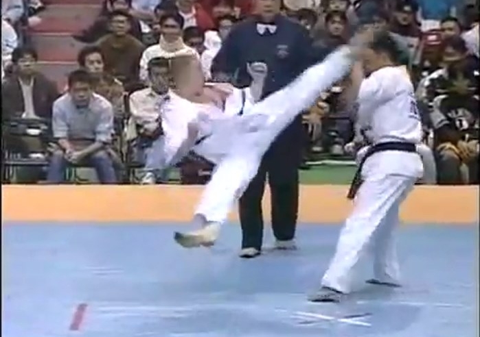 VIDEO Lạnh người những cú knockout của phái Karate Kyokushin