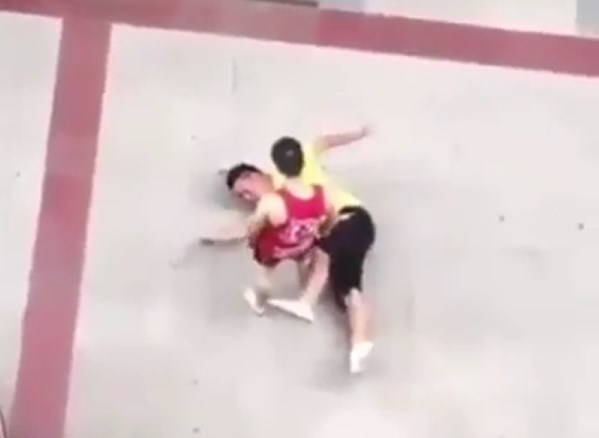VIDEO Tự vệ, võ sĩ Trung quốc đánh đối thủ đến tử vong