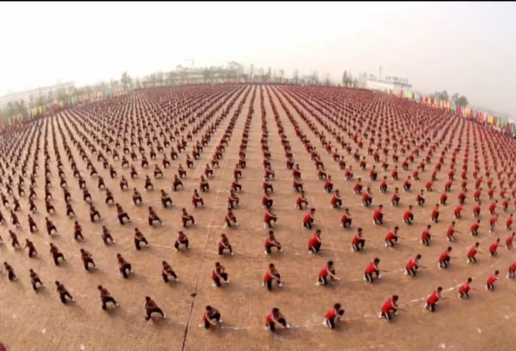 VIDEO: Kinh ngạc trước màn biểu diễn Kungfu của 10 nghìn võ sinh Trung Quốc