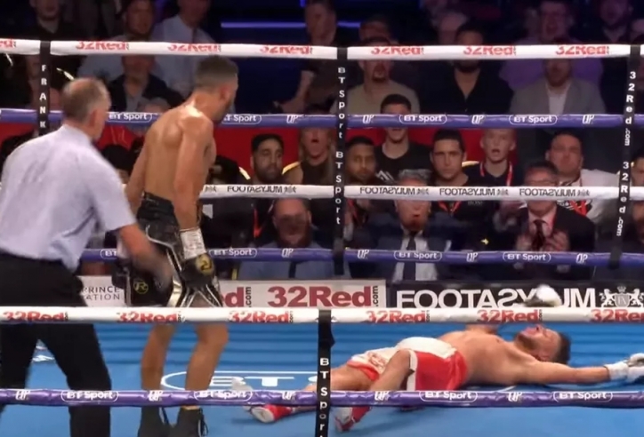 VIDEO Chế nhạo đối thủ, Boxer bị kết liễu khi trận đấu chỉ còn vài giây