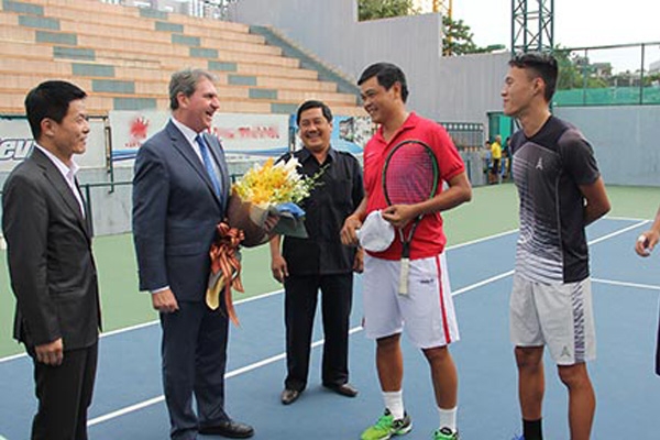 Tin thể thao 11/1: Chủ tịch ITF muốn giúp VN có thêm nhiều Lý Hoàng Nam
