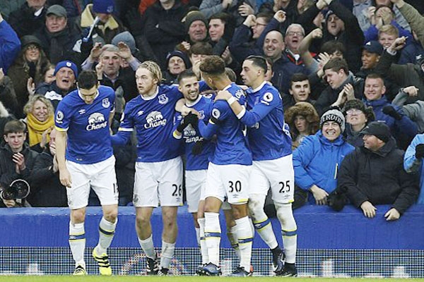 Everton đè bẹp Man City với bốn bàn không gỡ
