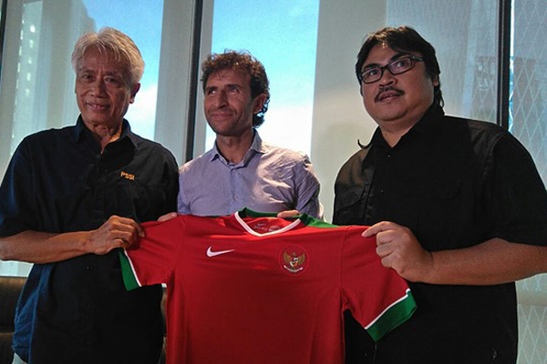 Đội tuyển Indonesia chính thức ra mắt thầy cũ của De Gea, Mata