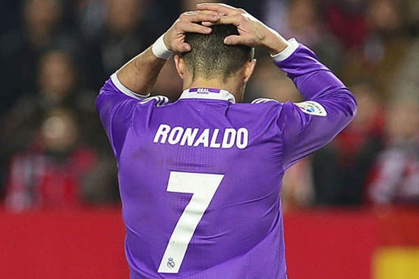 5 trụ cột Real Madrid không hài lòng với Cristiano Ronaldo