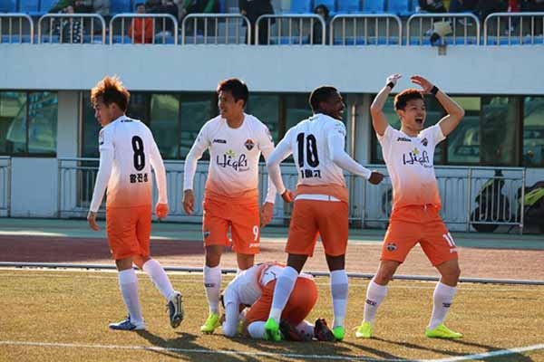 Vòng 1 K-League: Đội Xuân Trường lên đỉnh, Incheon xuống đáy