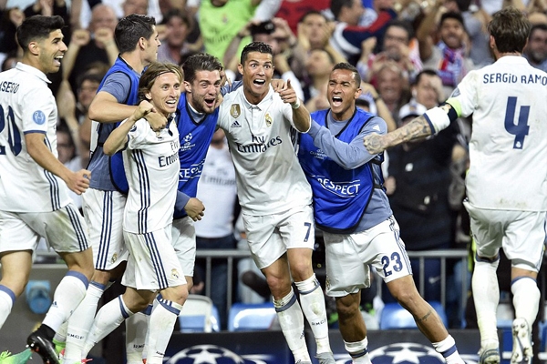 Chấm điểm Real 4-2 Bayern: Có người điểm cao hơn cả Ronaldo!