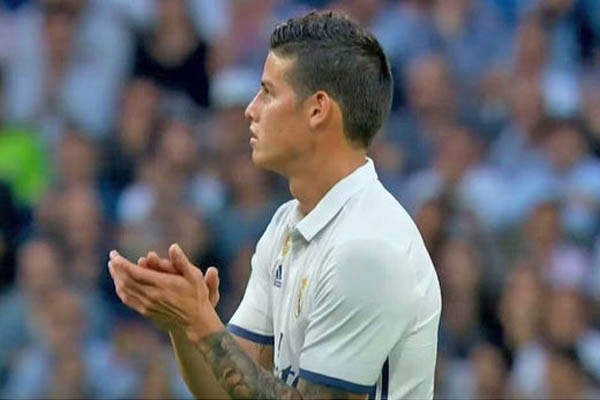 James Rodriguez vẫy tay chào tạm biệt CĐV Real Madrid