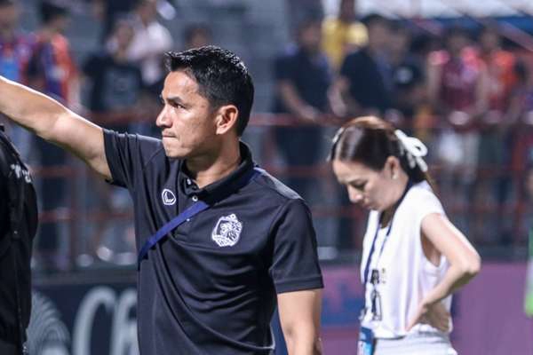HLV Kiatisuk chính thức từ chức sau trận thua Chonburi