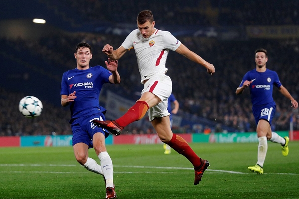 Chelsea và Roma rượt đuổi ngoạn mục trong trận cầu 6 bàn thắng