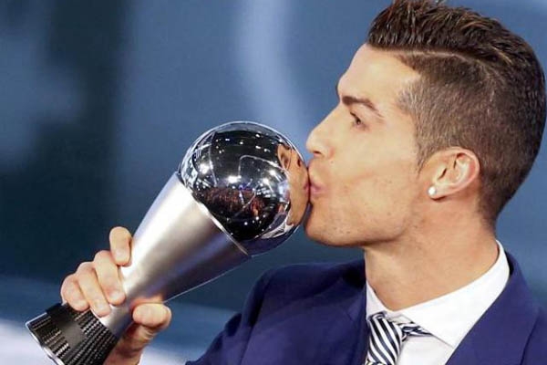 Đêm nay FIFA công bố giải The Best: Ronaldo lập cú đúp?