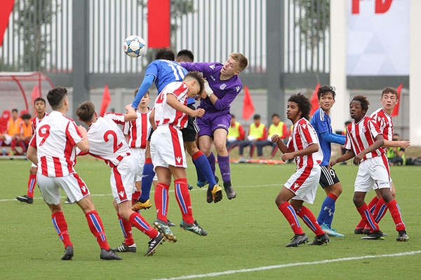 HLV U15 Stoke City đánh giá bất ngờ về sức mạnh của U15 PVF