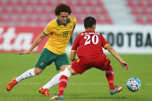 Cầu thủ Australia bực với U23 Việt Nam: Đá gì mà khó chịu thế!