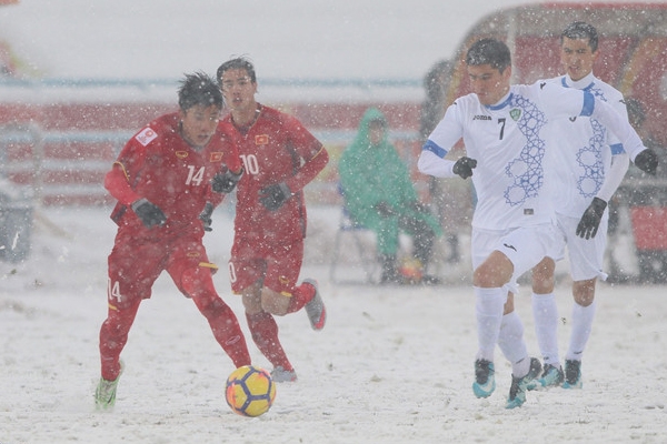 AFC muốn Uzbekistan 'tàng hình' trong tuyết khi được mặc áo trắng?
