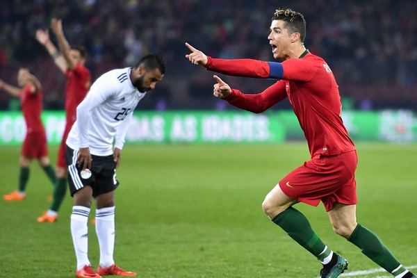 Ronaldo ghi 2 bàn trong 2 phút bù giờ, BĐN hạ đẹp Ai Cập của Salah