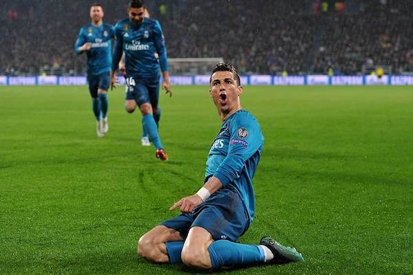 Ronaldo lập siêu phẩm, Buffon và NHM Juventus vỗ tay thán phục