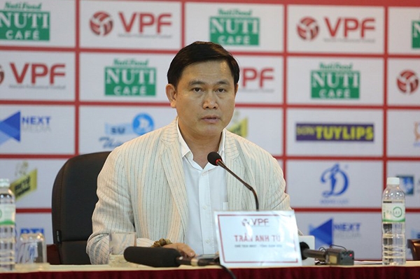 Bầu Tú: 'Tôi chỉ muốn đóng góp cho bóng đá Việt Nam'
