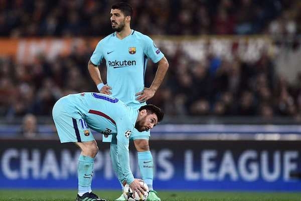 Cái cúi đầu bất lực của Messi và màn thảm bại khó tin mang tên Barca