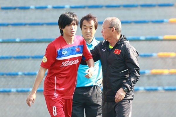 HLV Park Hang Seo thăm Tuấn Anh, mong đá AFF Cup 2018