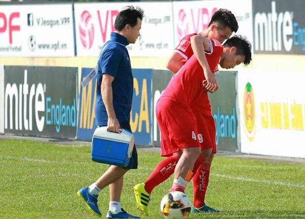 NÓNG: Cầu thủ U23 Việt Nam dính chấn thương nặng