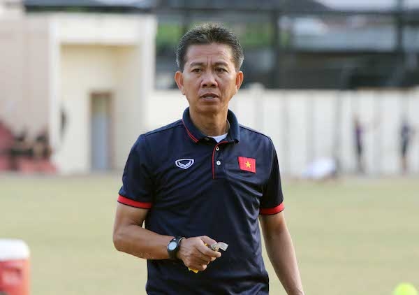HLV Hoàng Anh Tuấn nghiêm khắc chỉnh đốn cầu thủ U19 VN