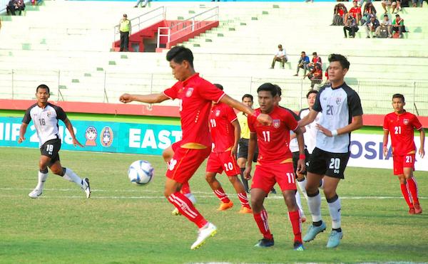 Đánh bại Thái Lan, HLV Myanmar cười khoái chí ăn mừng thắng lợi