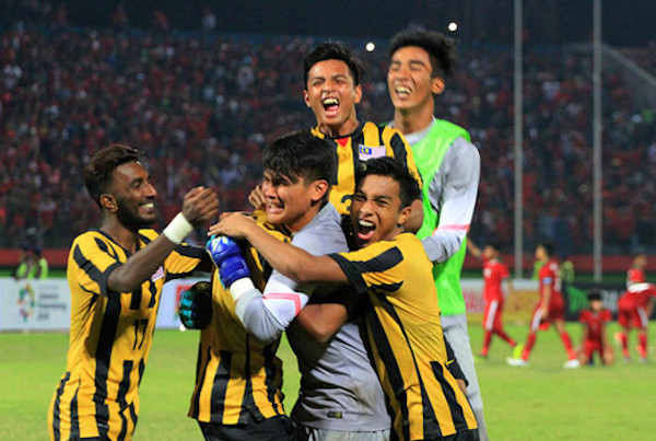 Thua đau, CĐV Indonesia đòi đánh cầu thủ U19 Malaysia