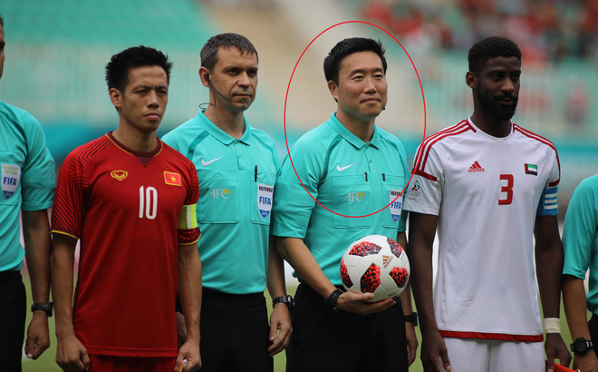 VIDEO: Những tình huống trọng tài Hàn Quốc 'làm ngơ' cho UAE