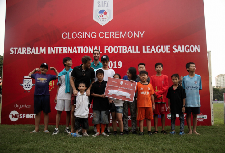 Giải bóng đá phong trào SIFLS mang niềm vui đến trẻ em mái ấm Tre Xanh
