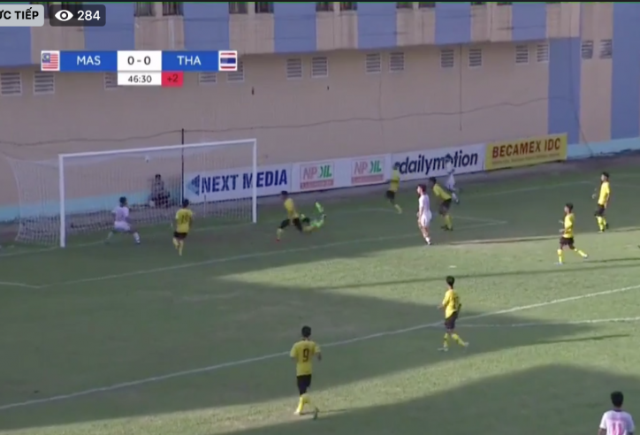 VIDEO: Pha bỏ lỡ không thể tin nổi của cầu thủ U18 Thái Lan trước Malaysia
