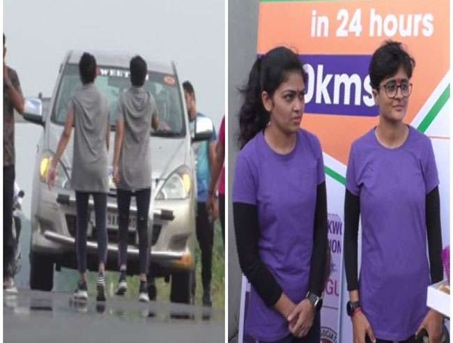 Hai cô gái Ấn Độ gửi thông điệp 'đặc biệt' khi chạy lùi trong 13 giờ
