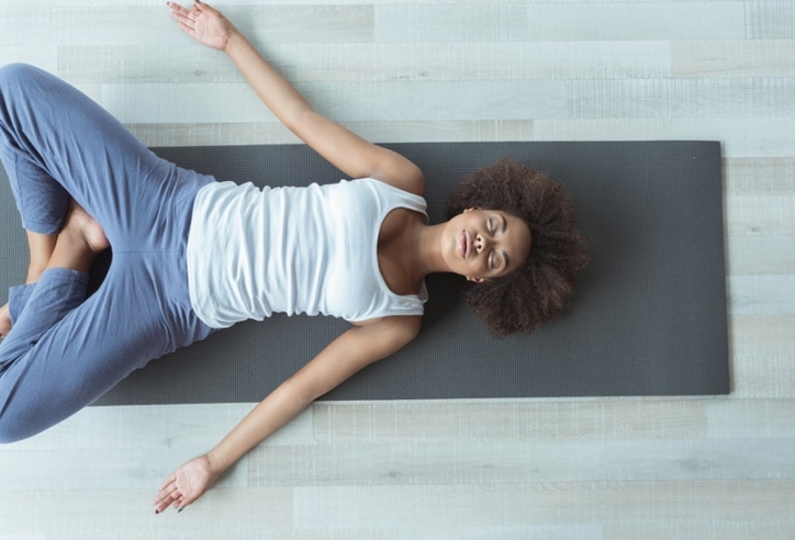 5 tư thế yoga đơn giản giúp bạn ngủ ngon hơn