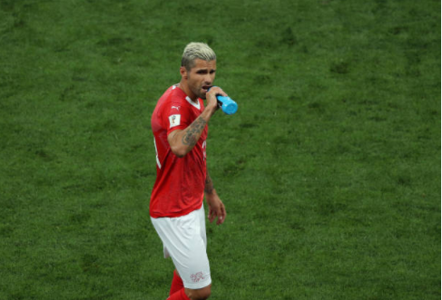 Cầu thủ Thụy Sĩ bất ngờ bị fan Brazil dọa giết