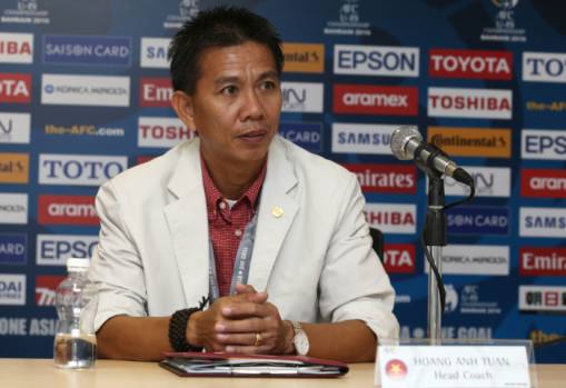 HLV Hoàng Anh Tuấn: 'Đây là sân chơi quá lớn với U19 VN'