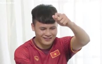 VIDEO: Cầu thủ Việt Nam thoải mái chơi game trước đại chiến vòng 1/8
