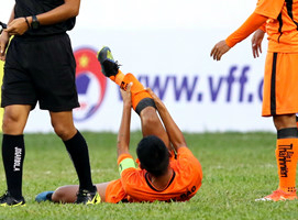 Cầu thủ U19 Đà Nẵng gãy hoàn toàn ống chân, nghỉ 8 tháng