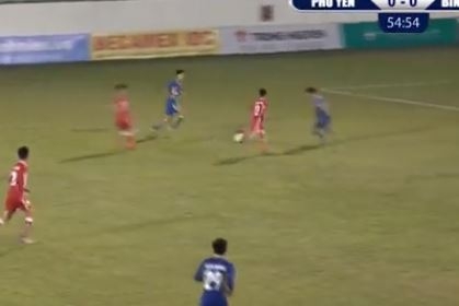 VIDEO: U19 Phú Yên có thua oan quả penalty đầy tranh cãi?