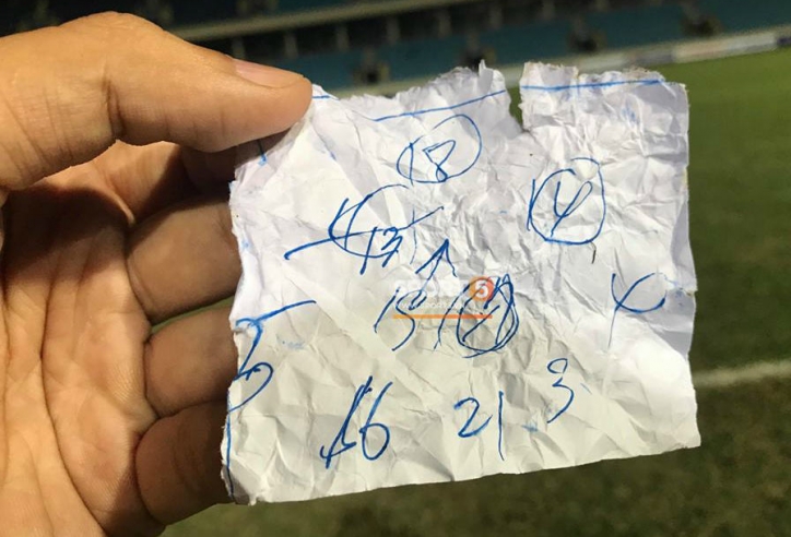 Ông Park viết gì trong mảnh giấy làm thay đổi cục diện trận đấu?