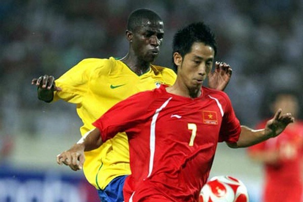 Cựu tuyển thủ Việt Nam góp mặt trong đội hình châu Á đấu Tây Ban Nha