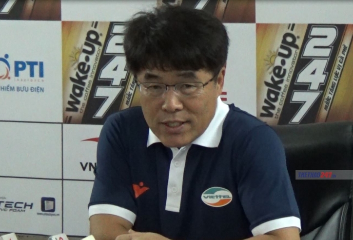 VIDEO: HLV Lee Heung-sil ám chỉ một số cầu thủ khiến Viettel thất bại