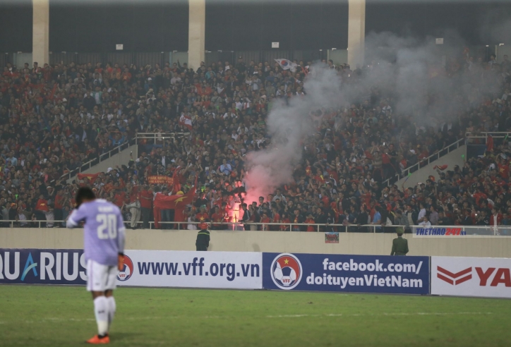 AFC phạt VFF gần 1 tỷ đồng vì CĐV đốt pháo sáng ở VL U23 châu Á 2020