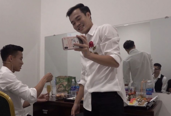 VIDEO: Văn Toàn bị gọi là mồm rộng khi hăng say làm 'Vê lốc'