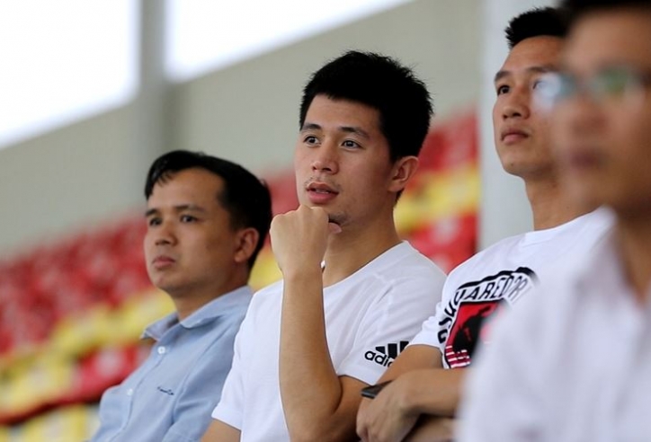 Đình Trọng phờ phạc, đăm chiêu cùng thầy Park xem trận đấu của U22 Việt Nam