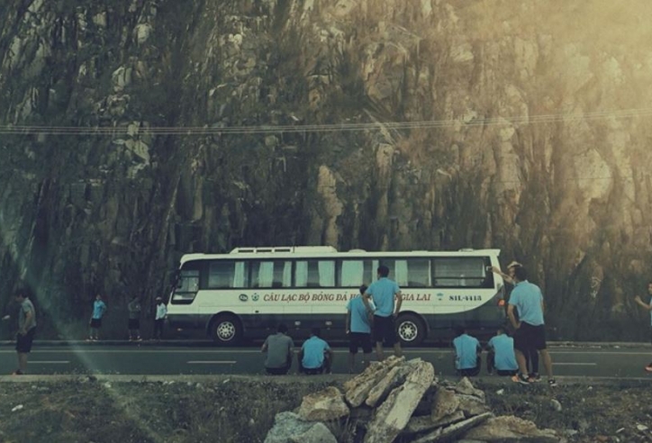Nguyễn Tuấn Anh truyền cảm hứng mạnh mẽ bằng bức ảnh chụp xe bus chở đội