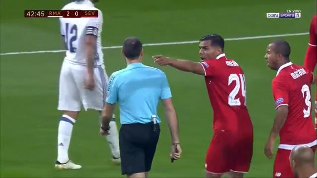 VIDEO: Real được hưởng pen vô lý khi James đẩy ngã Modric trong vòng cấm
